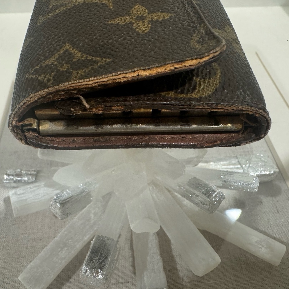 Authentic Louis Vuitton Monogram Key Holder. Vintage. - Picture 2 of 11